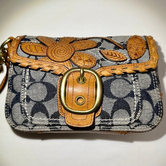 SOLD - COACH Bleecker Vachetta Leather Signature Denim Floral Applique Wristlet - Picture 3 of 15
